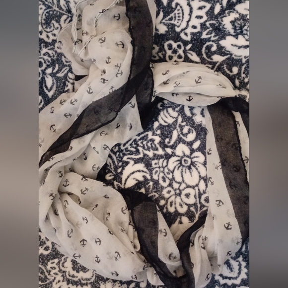 Very pretty Sheer anchor design scarf 6x2.5 - Picture 4 of 4